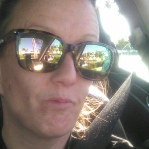 Meet your Posher, Alisa